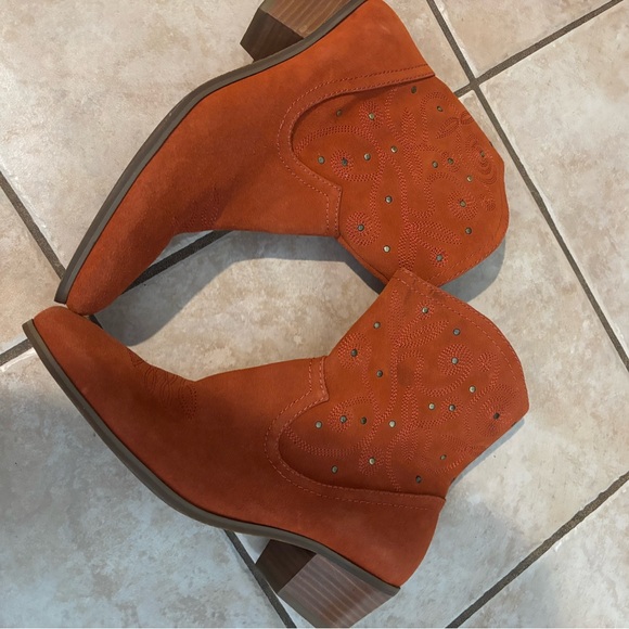 Women's Suede Ankle Boots - Orange - Picture 1 of 4